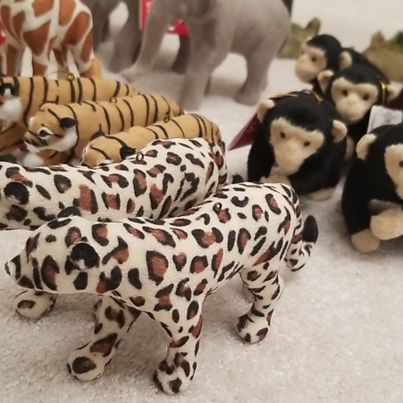 Miniature Animals 🌴🐵🦁🐅🦒🐘🐆🌴 - Picture 1 of 11